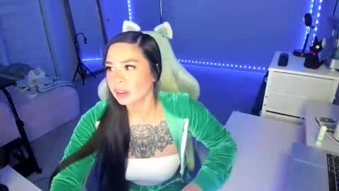 DOLLLFACE online show from November 2025 03:50:01 AM