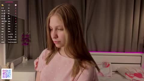 Emilia online show from October 2025 06:08:02 PM