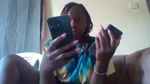 dollyvee online show from November 2025 01:44:02 PM