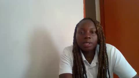 Snapshot of dollyvee chatting on April 2026 12:44:02 PM dollyvee online show from April 2026 12:44:02 PM