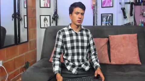 Diego Castell online show from February 2025 11:49:01 AM