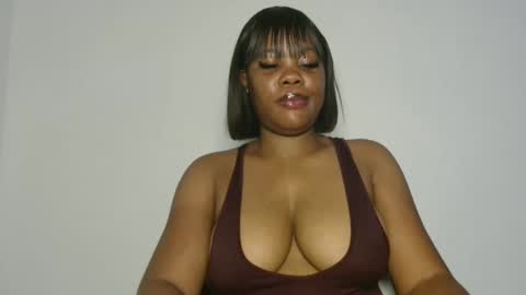 Snapshot of domina_veloura27 chatting on May 2026 10:53:02 AM laura online show from May 2026 10:53:02 AM