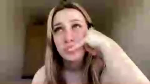 Mia online show from May 2026 02:22:02 PM