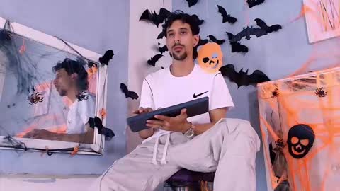 Dominic online show from October 2025 05:57:02 PM