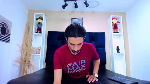 Dominic online show from November 2025 07:40:02 PM