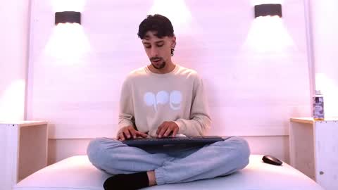 Dominic online show from November 2025 11:31:01 AM