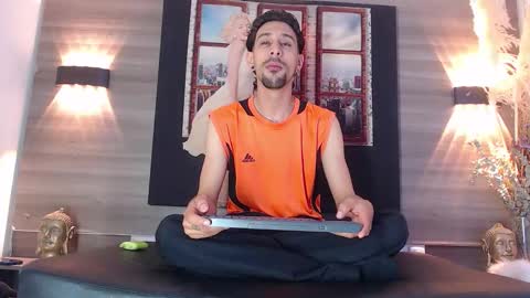 Dominic online show from November 2025 12:05:02 PM