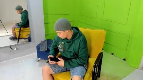 DOMI online show from March 2026 03:32:01 AM