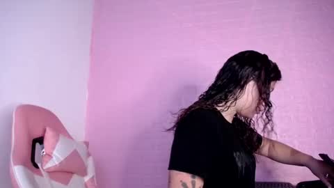 Snapshot of dominic_queen chatting on December 2025 12:43:02 PM online show from December 2025 12:43:02 PM