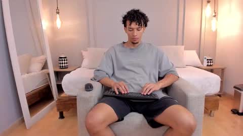 Dominick Star online show from November 2025 03:41:01 AM