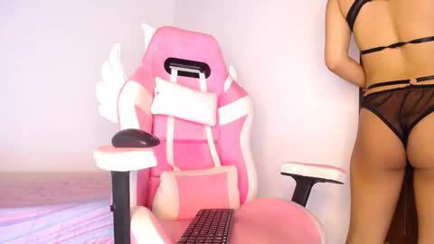   online show from October 2025 01:06:01 AM