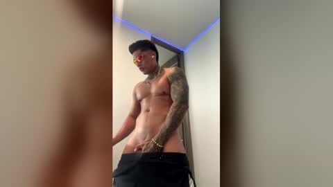 Snapshot of dominiofit chatting on May 2026 02:01:02 PM Only fans Ronnie col---InstaRonniecolleman online show from May 2026 02:01:02 PM