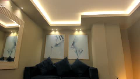 Dominique online show from January 2025 10:47:02 PM