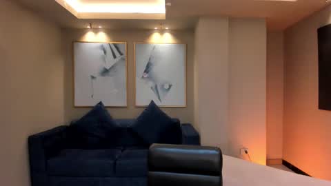 Dominique online show from March 2025 04:01:01 AM