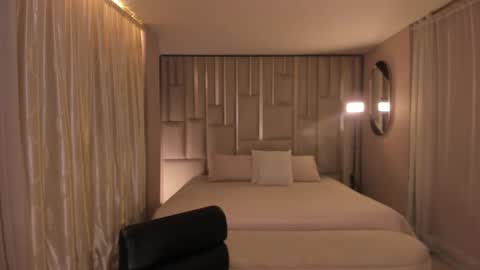 Dominique online show from September 2025 09:42:01 PM