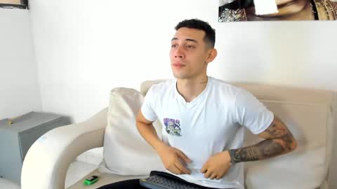 dominyck_ online show from April 2026 07:55:01 PM