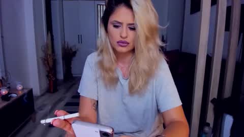 Tessa online show from September 2025 06:07:01 PM