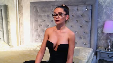 Donna online show from December 2024 10:03:02 PM