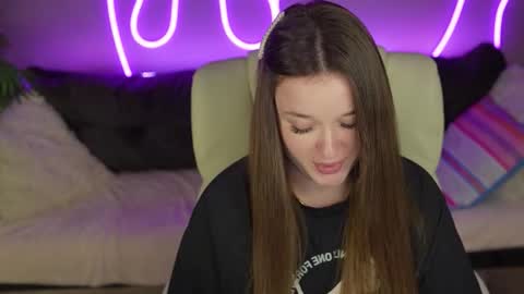 Snapshot of donnalust chatting on November 2025 06:19:02 PM DONNA online show from November 2025 06:19:02 PM