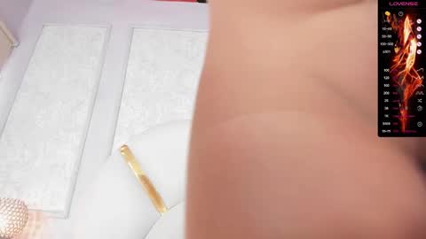 Paula DiazGMT-5 0730 - 1400 online show from October 2025 12:38:02 PM