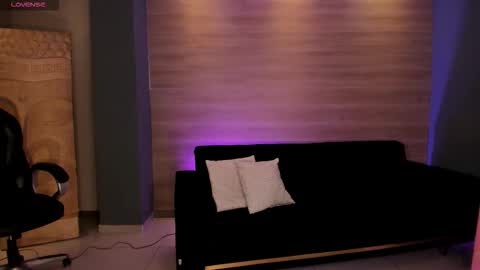  Donna Stonne  online show from October 2025 04:16:01 AM