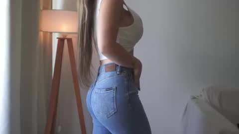 Donatella online show from October 2025 12:17:02 PM