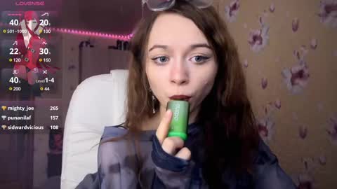 Snapshot of dontoke_ chatting on February 2025 01:06:01 PM Nicole online show from February 2025 01:06:01 PM