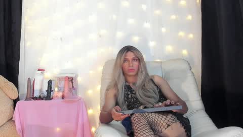 Nicolle online show from December 2024 09:10:01 AM
