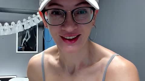 Dorothy Next stream on Monday at 3am-9am online show from October 2025 02:36:02 AM