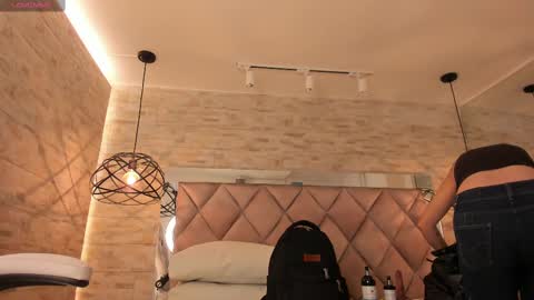  DOROTHY online show from February 2025 03:35:02 AM