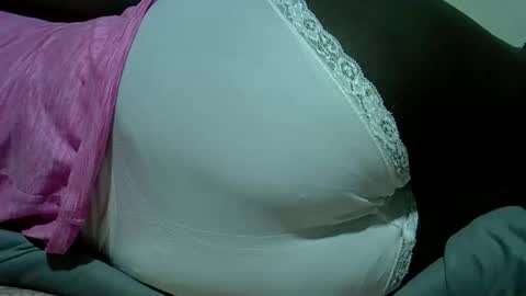 Snapshot of double_love9 chatting on April 2026 12:03:02 AM bellie online show from April 2026 12:03:02 AM