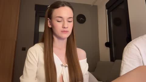 Alice and Mark online show from September 2025 08:09:01 PM