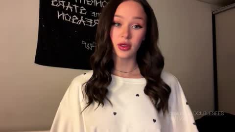 MOLLYYYY dont forget to give me a thumb up online show from November 2025 11:58:01 AM