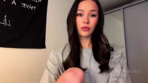 MOLLYYYY dont forget to give me a thumb up online show from January 2026 04:26:01 AM