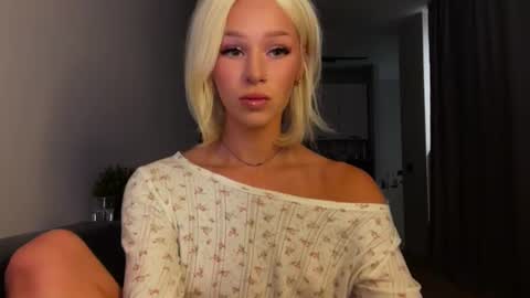 MOLLYYYY dont forget to give me a thumb up online show from July 2026 02:18:02 PM