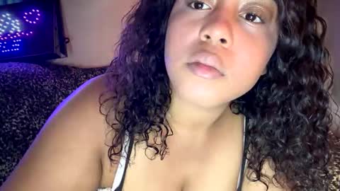 dove_love22 online show from November 2025 04:06:01 PM