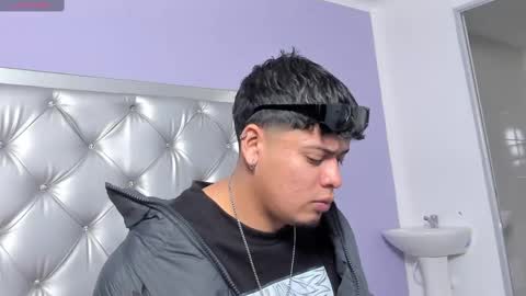 Snapshot of drakenn_ chatting on October 2025 12:05:02 PM drakeeee online show from October 2025 12:05:02 PM