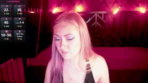 Snapshot of dramaquenn chatting on June 2026 05:43:02 AM Lina online show from June 2026 05:43:02 AM