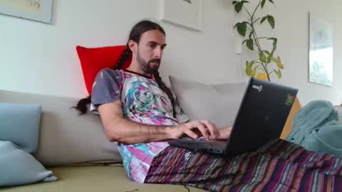 new profile Aircum99  online show from May 2026 01:05:01 PM