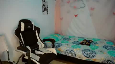 Snapshot of dream__girls69944 chatting on July 2026 06:51:01 AM sharon online show from July 2026 06:51:01 AM