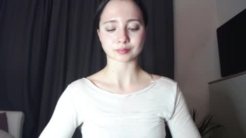 Nicole online show from November 2025 03:04:01 PM