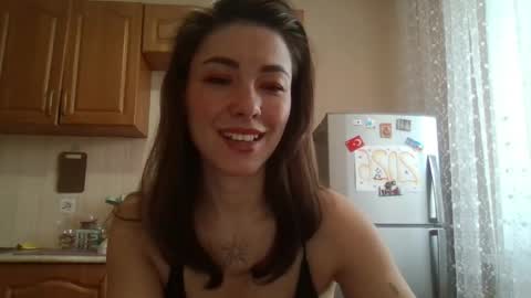 dream_petal_ online show from April 2026 09:23:02 AM