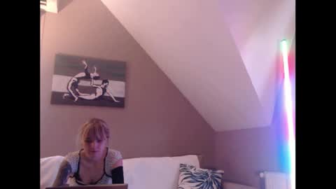 A girl online show from December 2024 07:47:01 AM