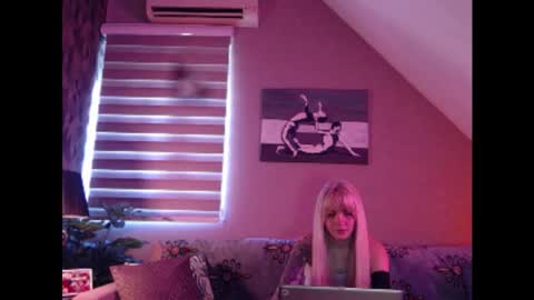 A girl online show from February 2025 09:15:02 AM