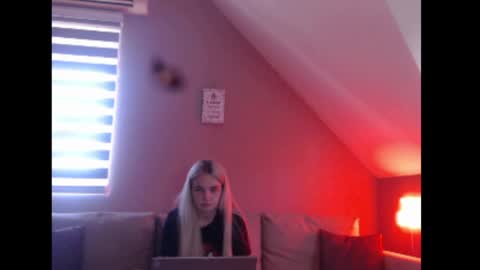 Snapshot of dreamcatcherfantasy chatting on May 2026 07:48:01 AM A girl online show from May 2026 07:48:01 AM