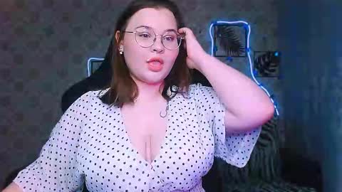 dreamforyoue2 online show from December 2025 07:54:01 PM