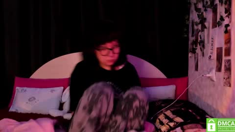 Snapshot of dreamgirllove chatting on October 2025 02:44:01 AM Billy online show from October 2025 02:44:01 AM