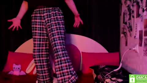 Snapshot of dreamgirllove chatting on November 2025 02:45:02 AM Billy online show from November 2025 02:45:02 AM