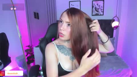 dreamleah_ online show from November 2025 05:08:02 AM