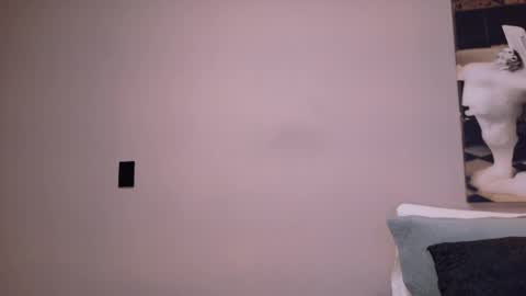 cris online show from April 2026 10:01:01 PM